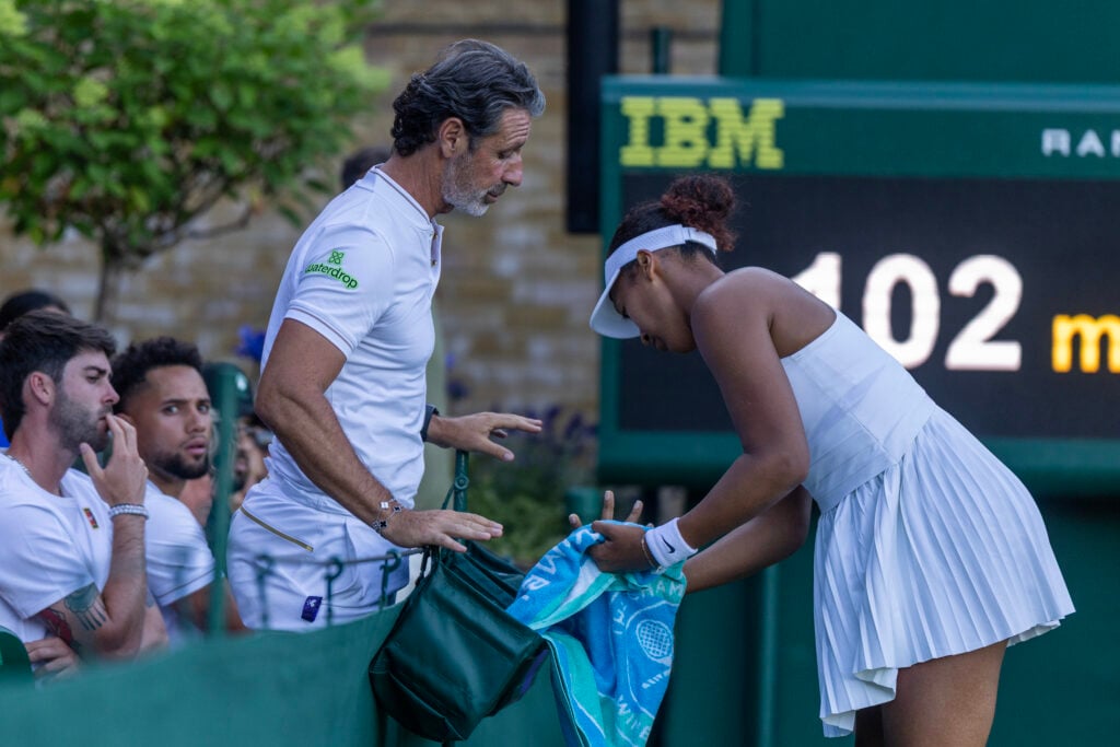 Patrick Mouratoglou talks to Naomi Osaka from the side of the court