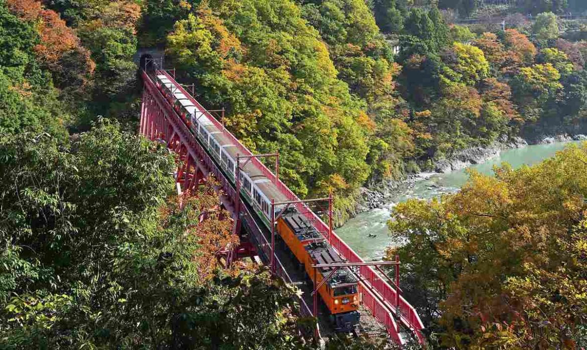 Japan Tourism / Breathtaking Autumnal Views in Japan’s Toyama Prefecture Accessible Only by Trolley Train Japan Tourism / Breathtaking Autumnal Views in Japan’s Toyama Prefecture Accessible Only by Trolley Train