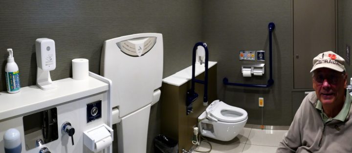 Accessible toilet in Japan - Peter & Suzy Hengstberger