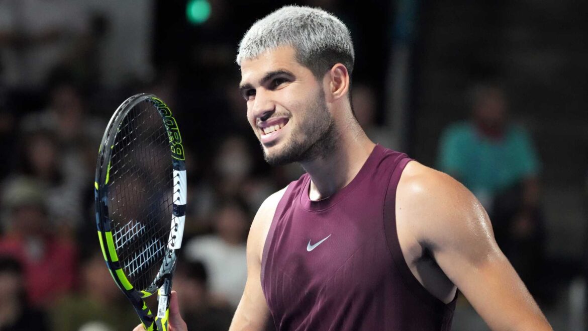 Carlos Alcaraz, tested by movement concerns & Casper Ruud, sets Tokyo final vs. Taylor Fritz | ATP Tour