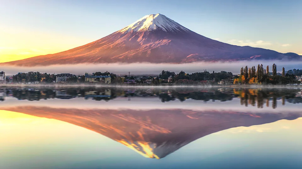  Mount Fuji. 