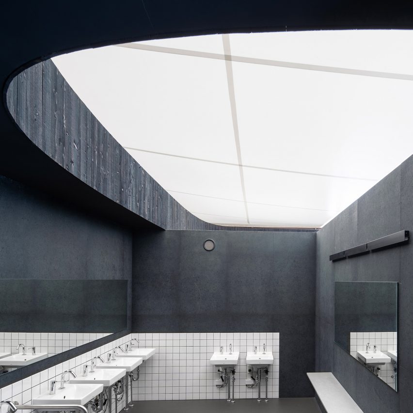 Expo toilets: Responsive Structure by Yusuke Komata