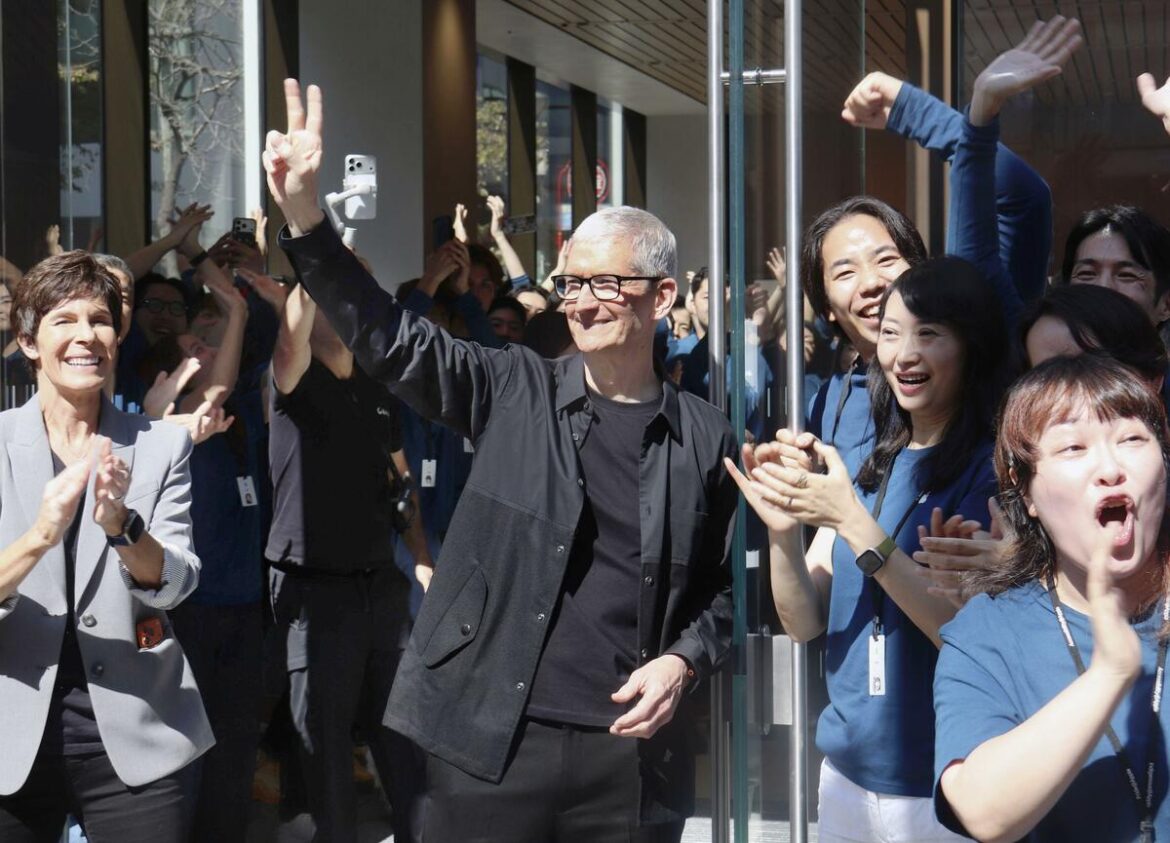 Apple flagship store in Tokyo's Ginza reopens after renovation