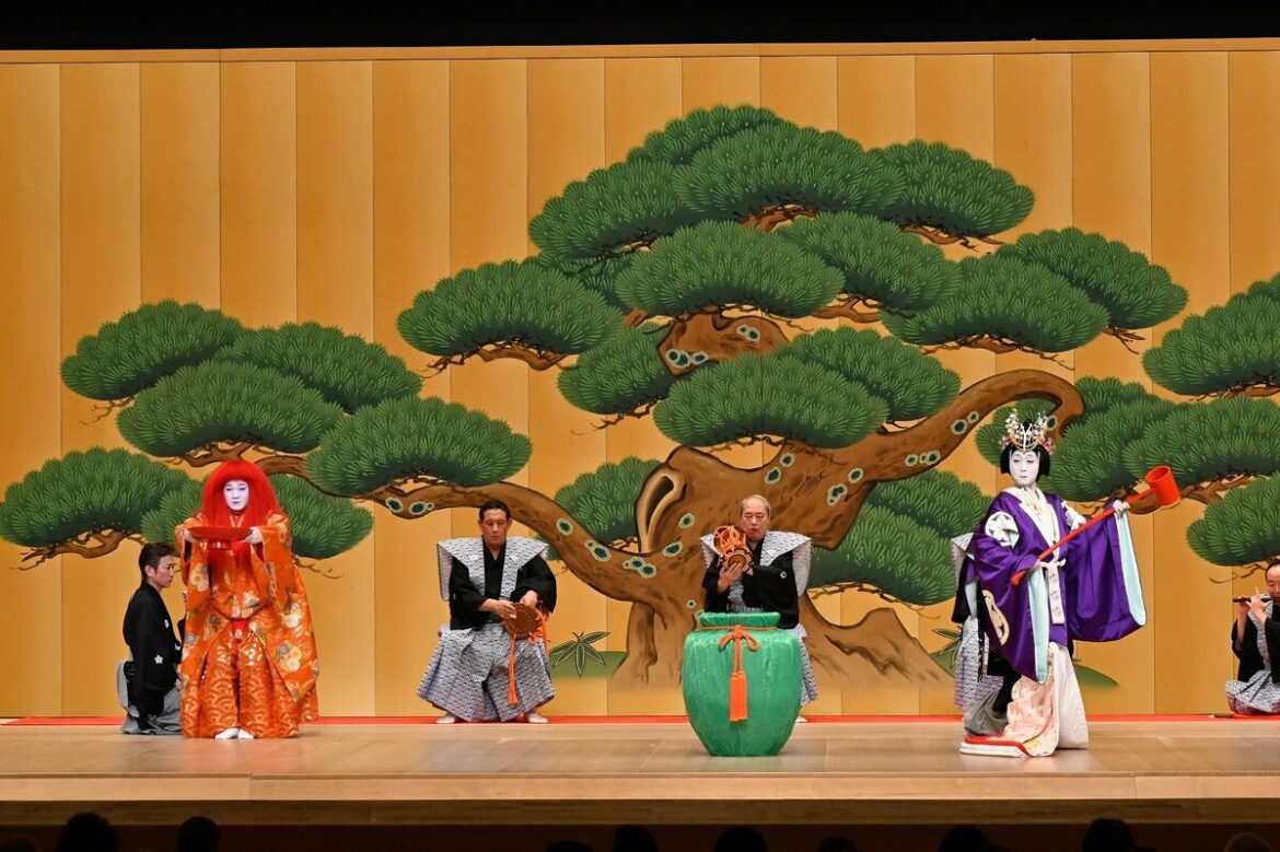 Kyoto theater shows charms of Kabuki for global audiences