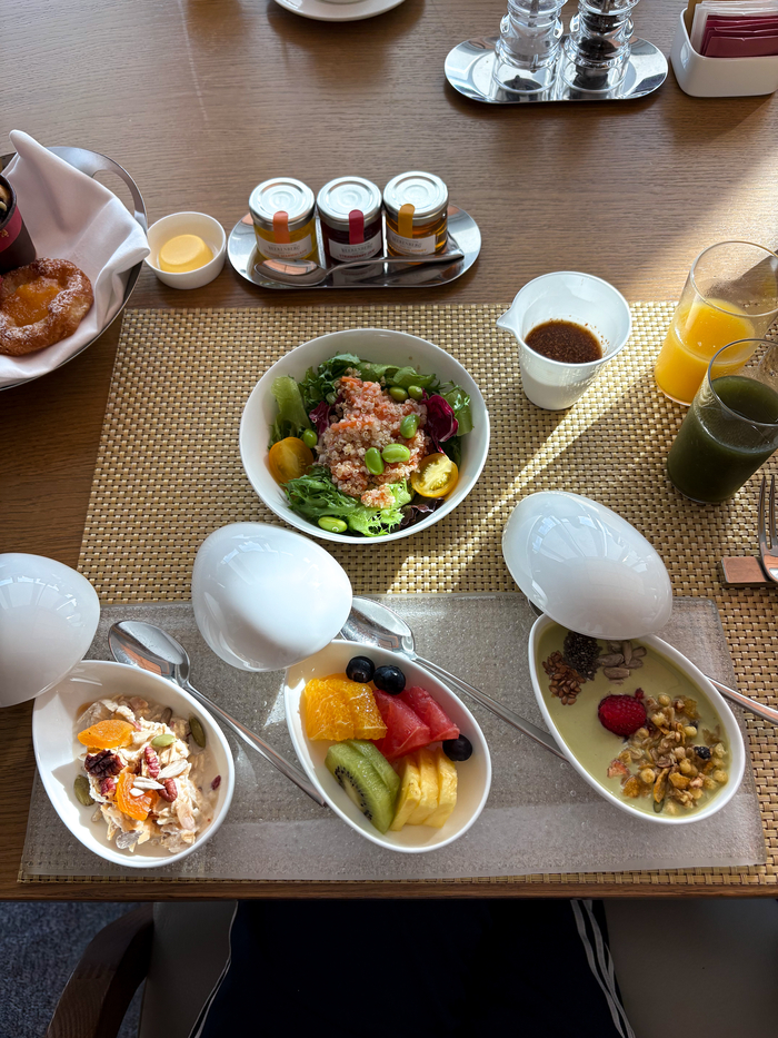 In-room Dining "Eat Well" Menu/Picture = Kim Ji-eun Travel + Reporter
