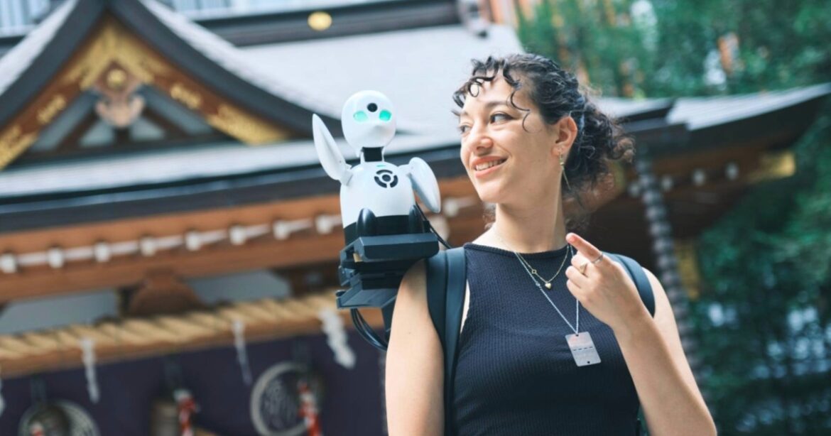 A robot on your shoulder will show you around Tokyo