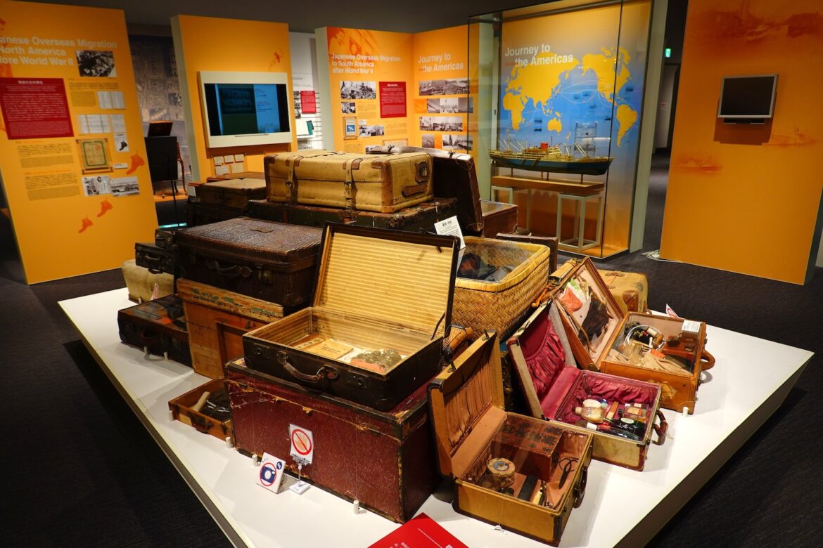 overseas-migration-museum_--pixta_84208705_m.jpeg