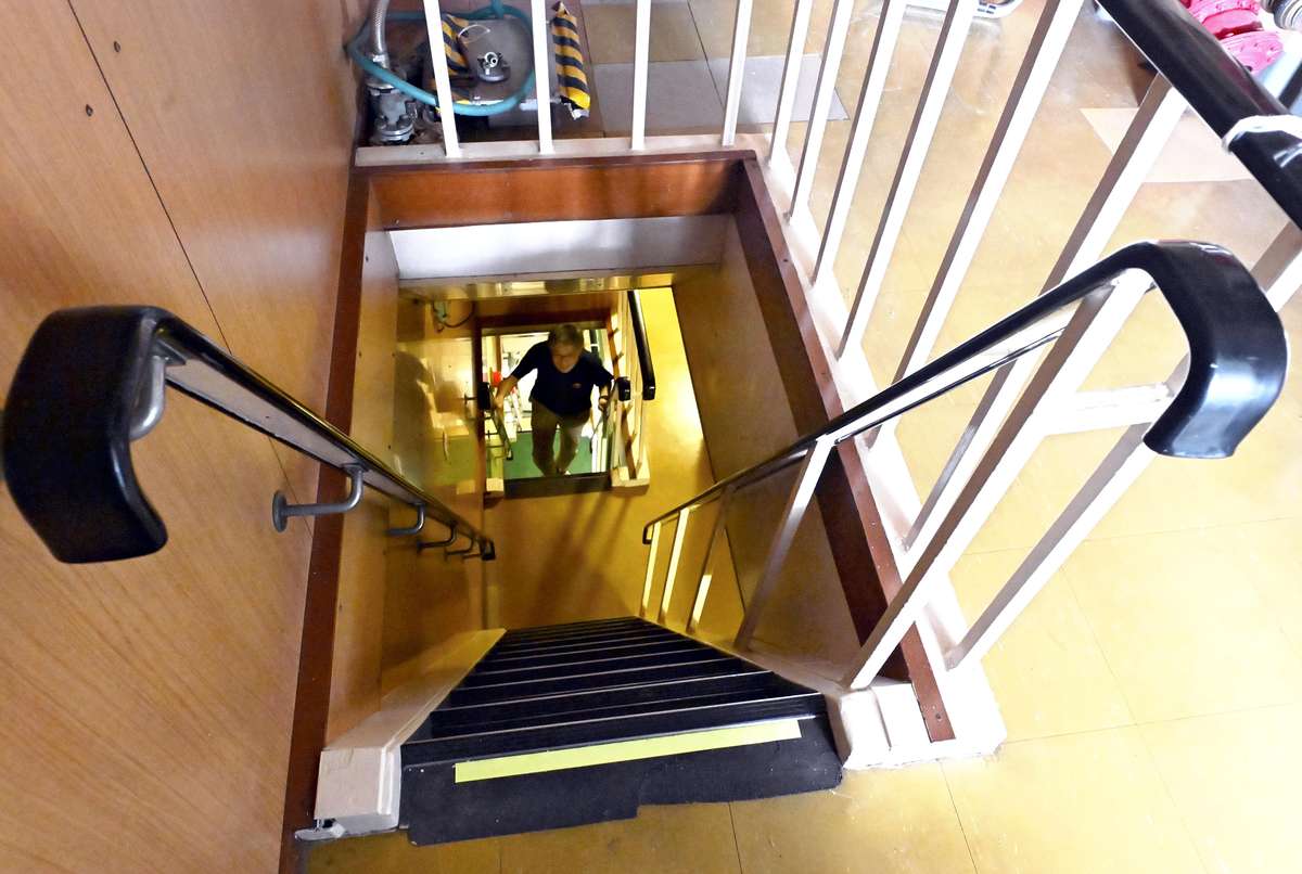 Tour of retired Japanese Antarctic research ship Shirase 5002 details its adventures