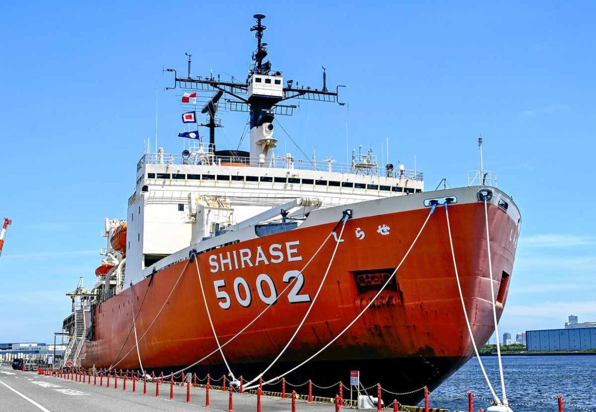 Tour of retired Japanese Antarctic research ship Shirase 5002 details its adventures Tour of retired Japanese Antarctic research ship Shirase 5002 details its adventures