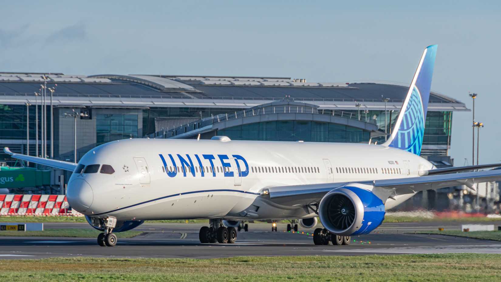 United 787 Taxiing In Dublin
