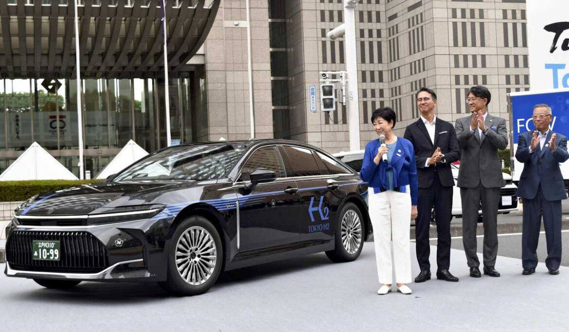 Tokyo Reveals Plan for 600 Hydrogen Taxis, with Several Ready to Pick Up Passengers Tokyo Reveals Plan for 600 Hydrogen Taxis, with Several Ready to Pick Up Passengers