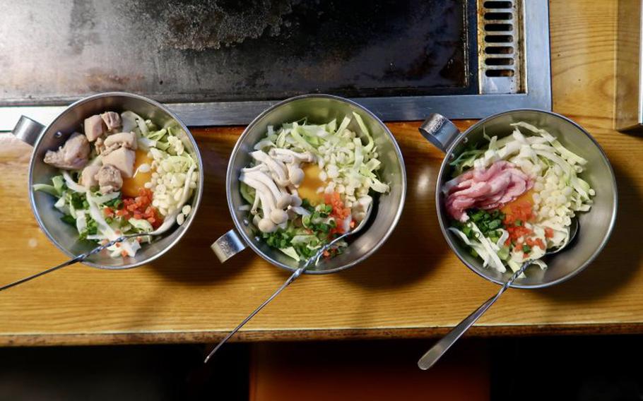 Single servings of okonomiyaki for all-you-can-eat