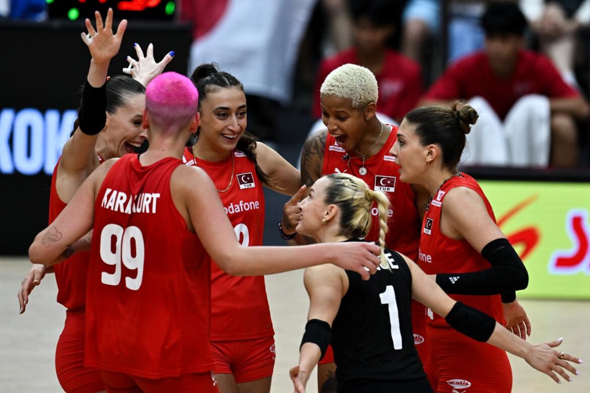 Türkiye defeats Japan 3-1 to reach first Volleyball World Championship final Players of Türkiye celebrate after a score during the FIVB Women’s Volleyball World Championship semi-final match between Türkiye and Japan at Huamark Indoor Stadium in Bangkok, Thailand, Sep. 06, 2025. (AA Photo)