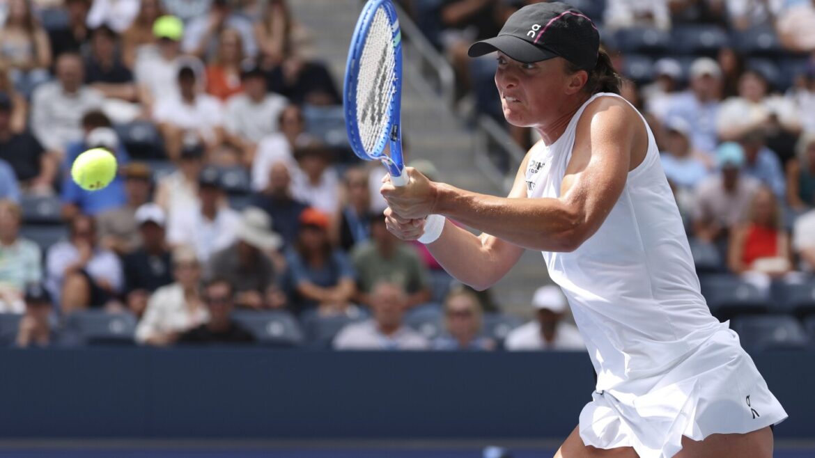 Naomi Osaka and Iga Swiatek roll into the quarterfinals at the US Open