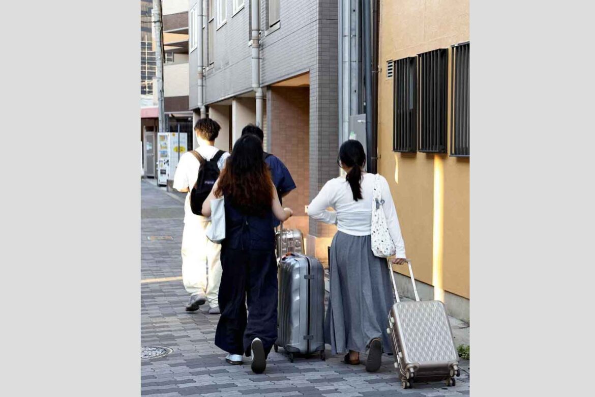 Osaka aims to suspend accepting applications for private lodging business operations amid residents’ complaints Osaka aims to suspend accepting applications for private lodging business operations amid residents’ complaints