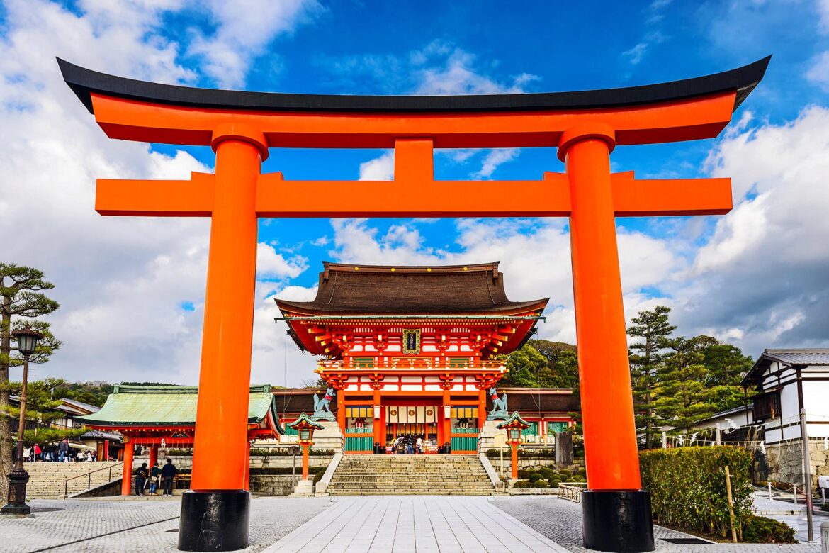 Kyoto to Tax Rich Tourists Starting in 2026