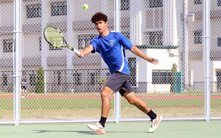Ryunosuke Roesch reaches for the ball.
