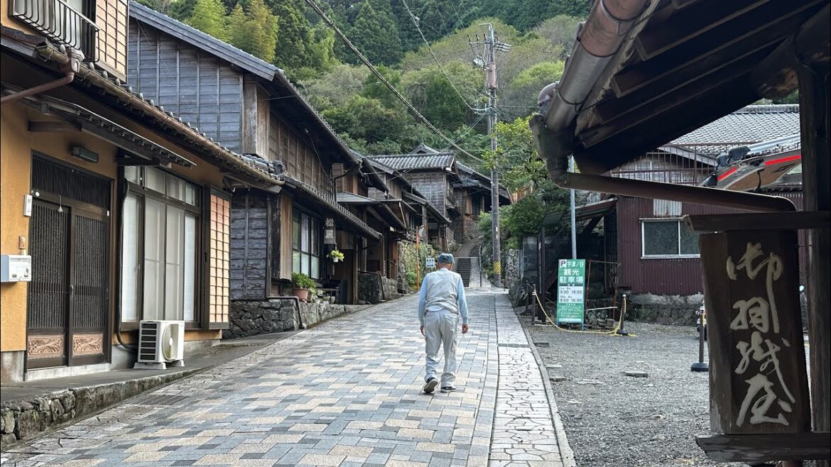 Utsunoya Row wooden houses Utsunoya Row wooden houses