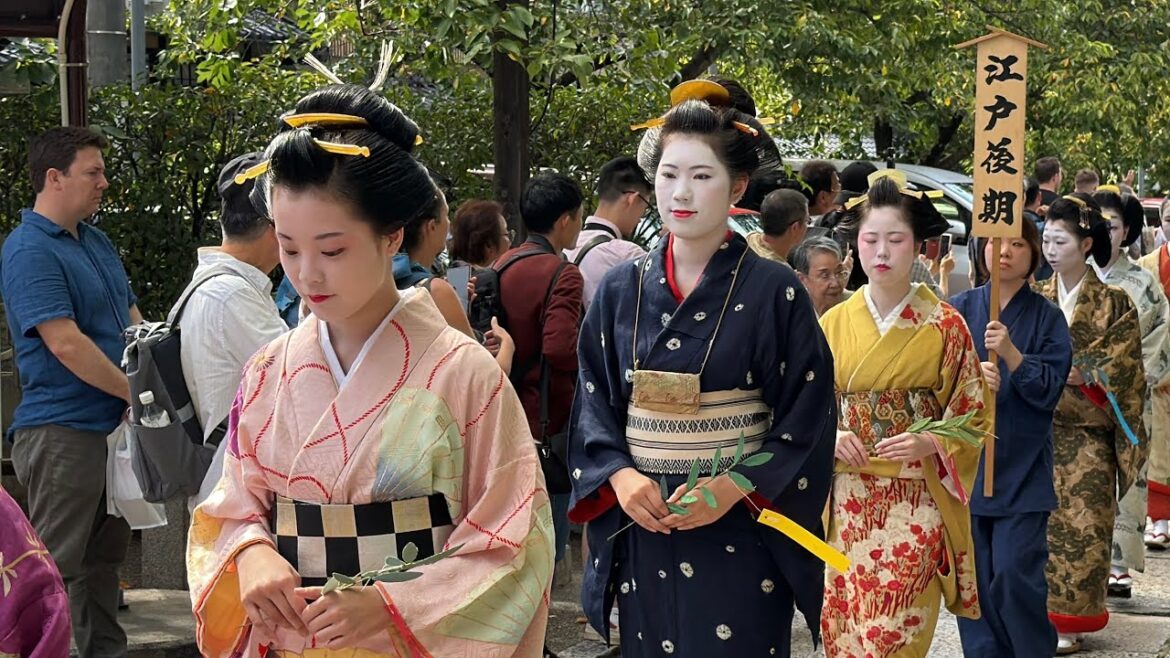 [4K] 櫛祭り の 舞妓 - 安井金比羅宮 Maiko + Geisha @ Kushi Matsuri - Comb Festival  - Yasui Kompira Shrine