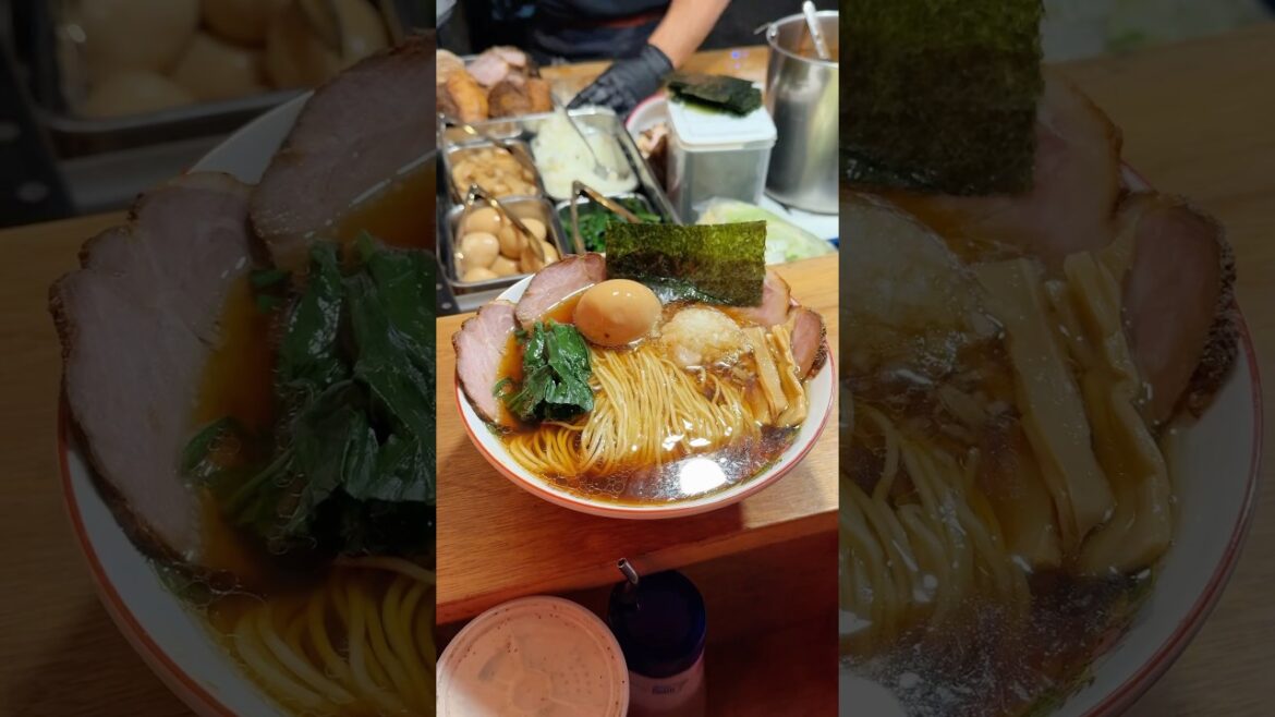 도쿄 뒷골목, 기차 지나가는 작은 라멘 가게 Tokyo Street Ramen