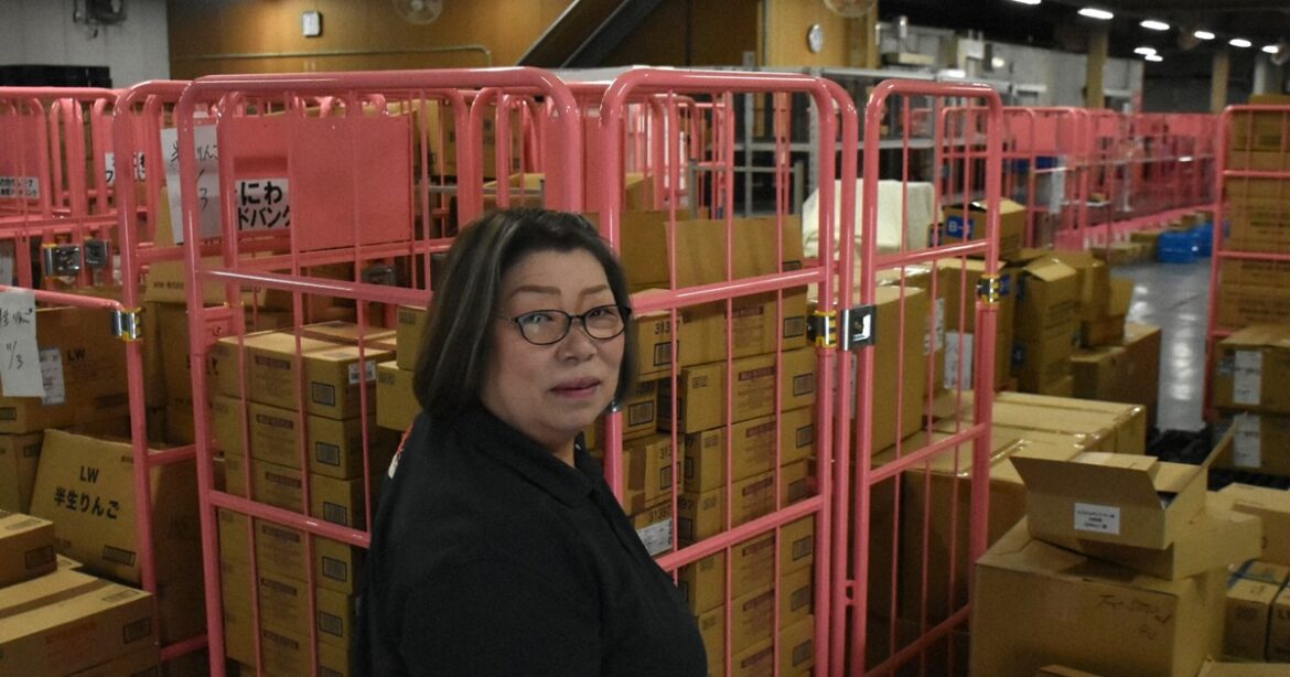 Osaka food bank supports ‘children’s cafeterias,’ providing 700 tons of food annually Osaka food bank supports 'children's cafeterias,' providing 700 tons of food annually