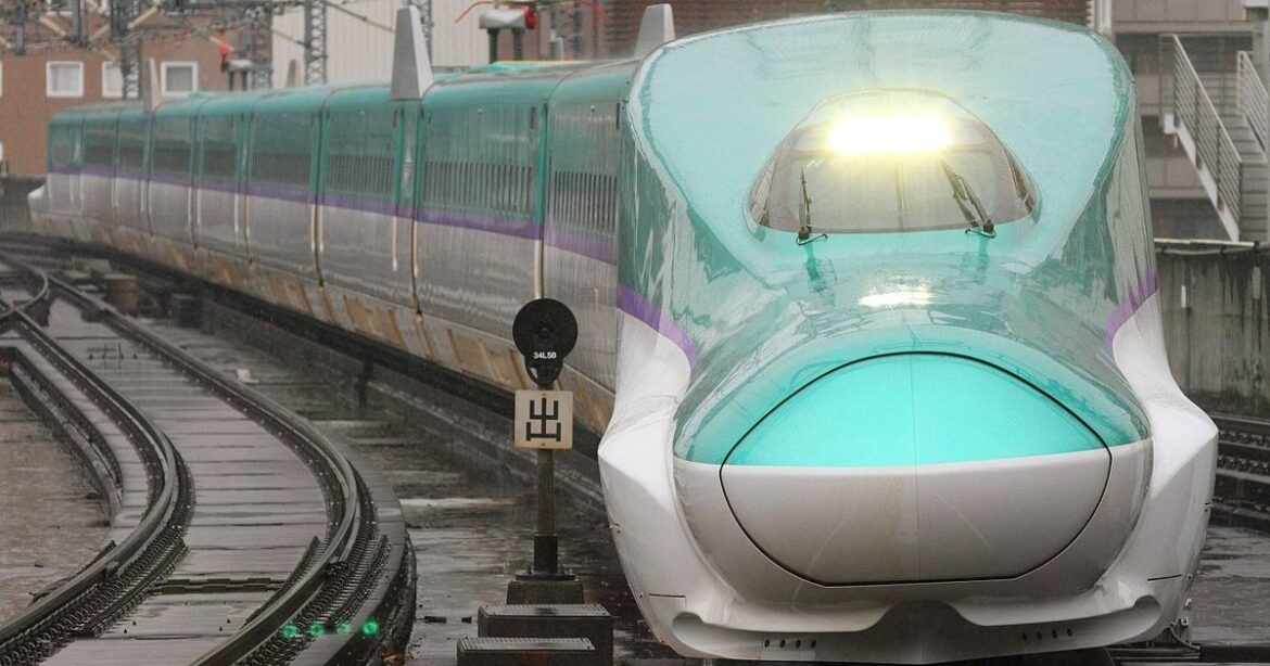 Hokkaido Shinkansen apologizes for driver “spacing out” while operating bullet train