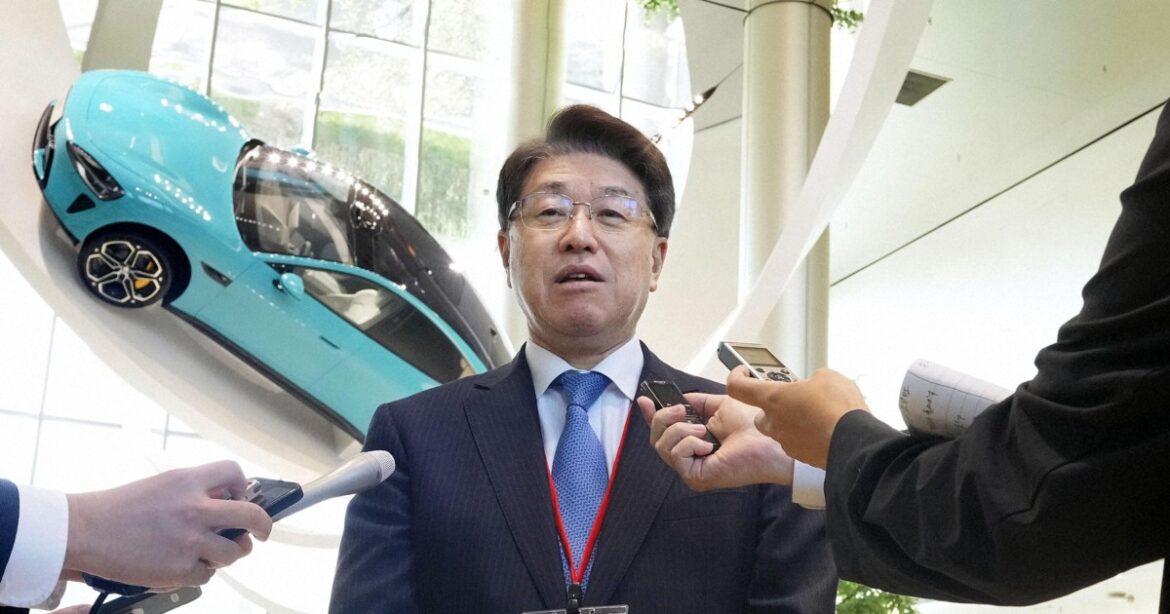 Tokyo assembly members visit China before giant pandas' return