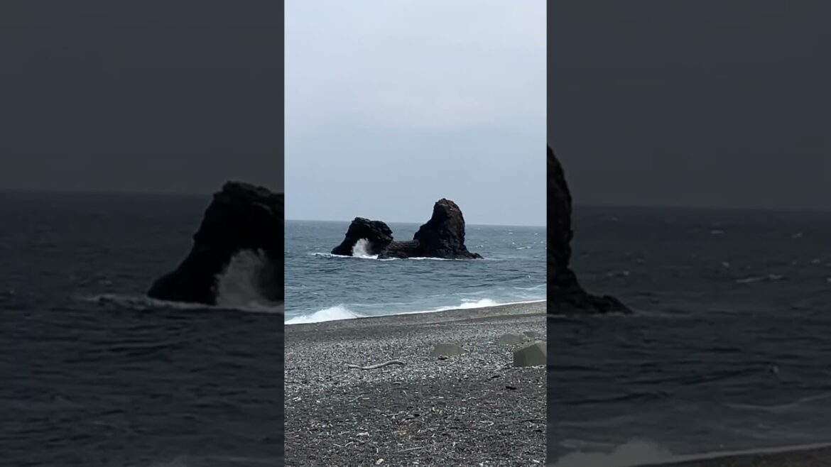 Oyashirazu (Niigata, Japan)