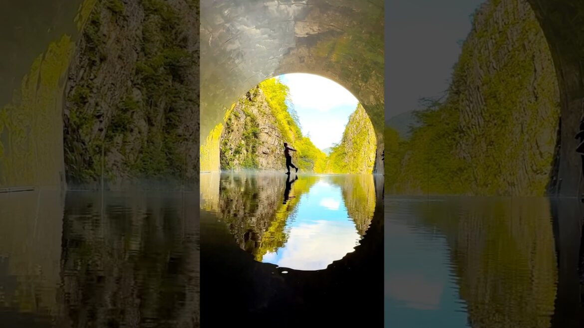 This is the Kiyotsu Gorge Tunnel in Niigata Prefecture. A magnificent world. #japantravel #niigata