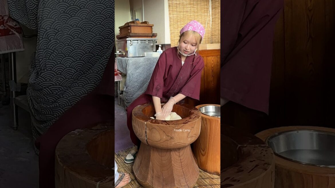 Super popular mochi store in Kyoto, Japan Super popular mochi store in Kyoto, Japan