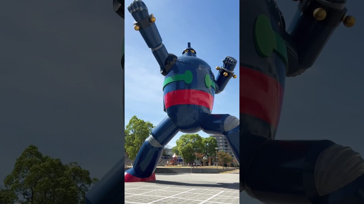 【Kobe】Must-See Tourist Attraction - Tetsujin 28 Monument