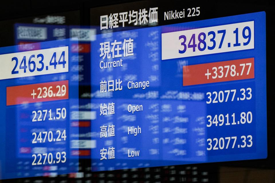 JAPAN-ECONOMY-STOCKS