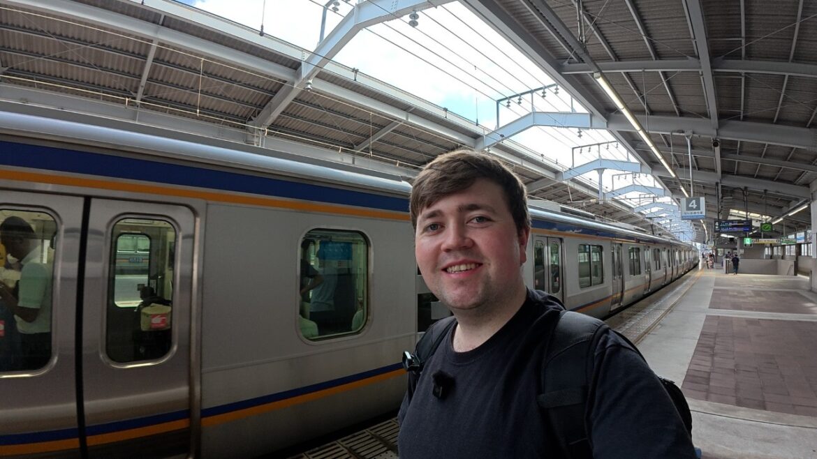 Arriving in Osaka! Kansai Airport to City on the Nankai Airport Line Arriving in Osaka! Kansai Airport to City on the Nankai Airport Line