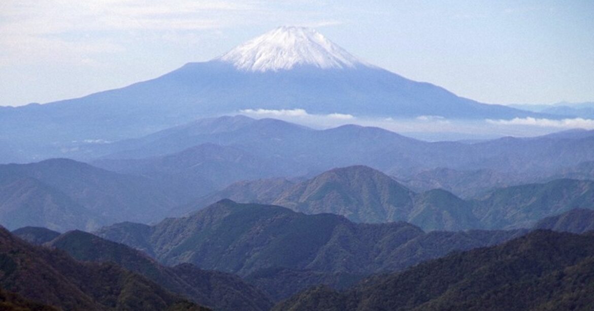 In Photos: Mt. Fuji gets season’s 1st snowcap, 3rd latest on record In Photos: Mt. Fuji gets season's 1st snowcap, 3rd latest on record