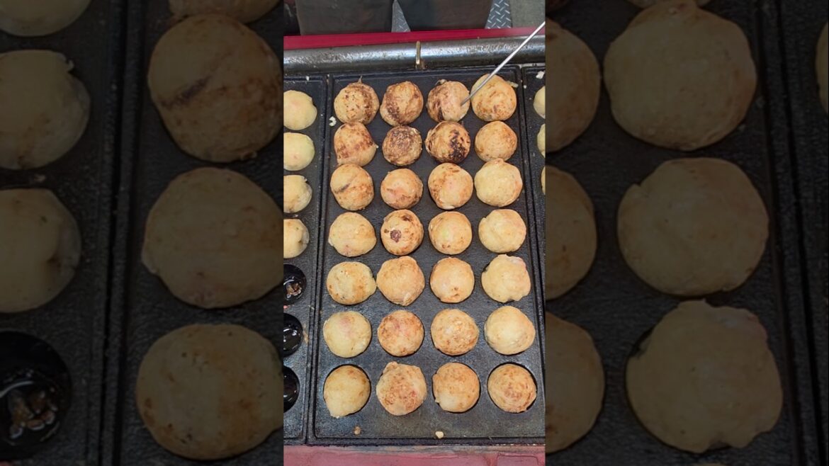 Authentic Japanese Takoyaki π―π΅ | Street Food Making in Japan #shortsfeed #shortsvideo #food Authentic Japanese Takoyaki π―π΅ | Street Food Making in Japan #shortsfeed #shortsvideo #food