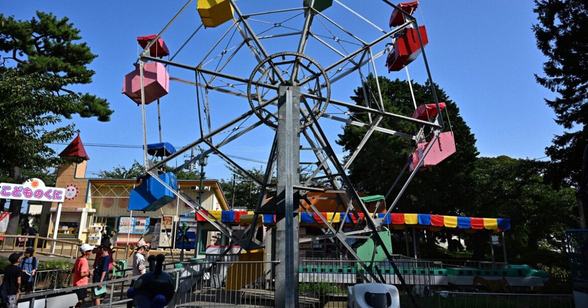 Retro Japan: 1950 Ferris wheel at Hokkaido amusement park still loved by visiting families Retro Japan: 1950 Ferris wheel at Hokkaido amusement park still loved by visiting families
