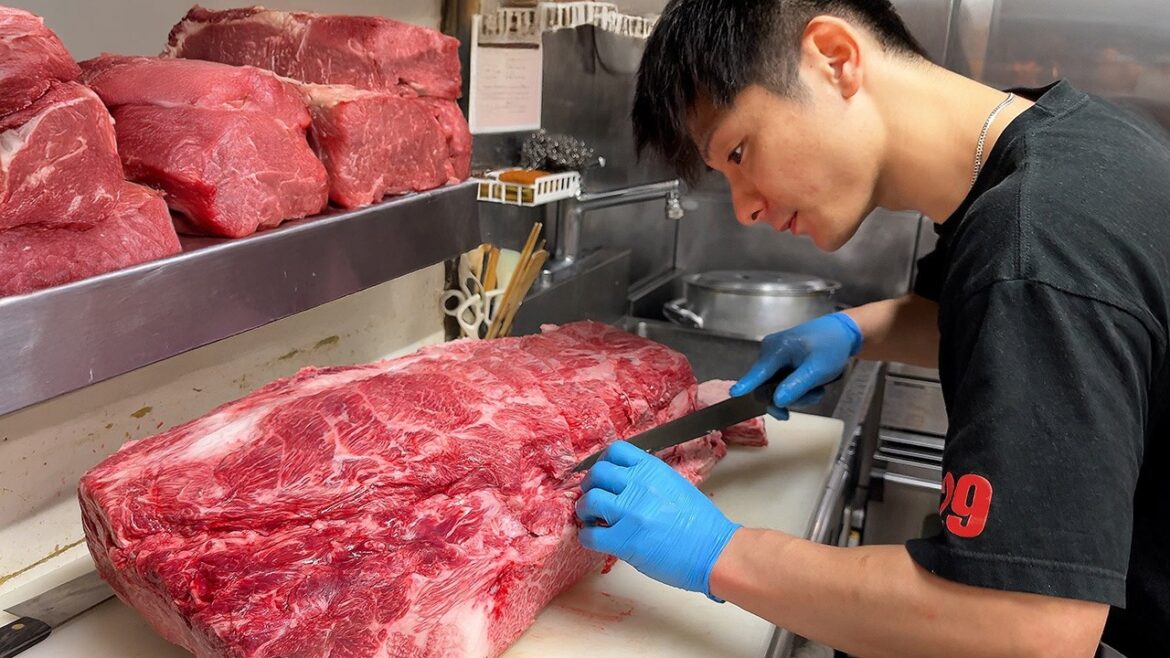220LBS of MEAT a DAY! The #1 YAKINIKU Shop in HIROSHIMA 220LBS of MEAT a DAY! The #1 YAKINIKU Shop in HIROSHIMA