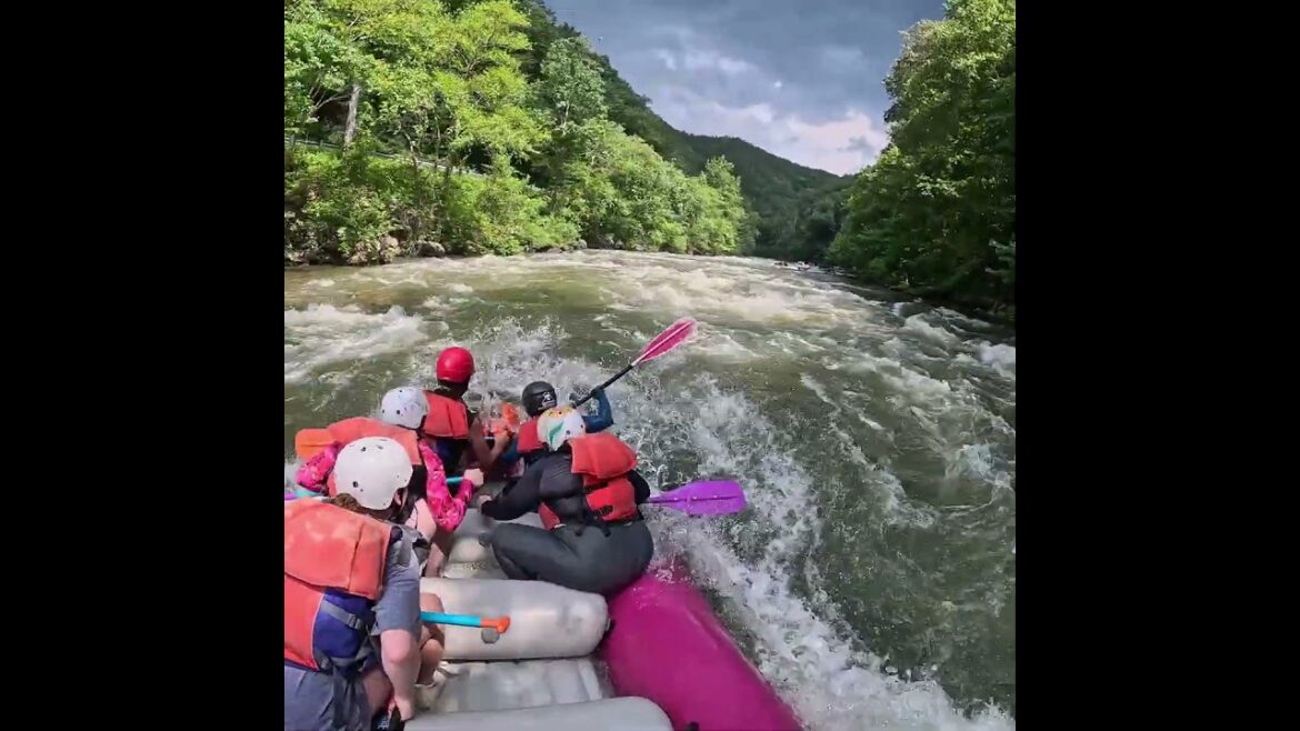 Good Family Vacation Fun Rafting & Surfing Hollywood Hole Ocoee River TN #rafting #travel #vacation Good Family Vacation Fun Rafting & Surfing Hollywood Hole Ocoee River TN #rafting #travel #vacation