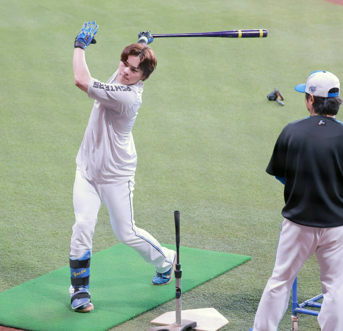 Yua Tamiya hitting off a tee shot