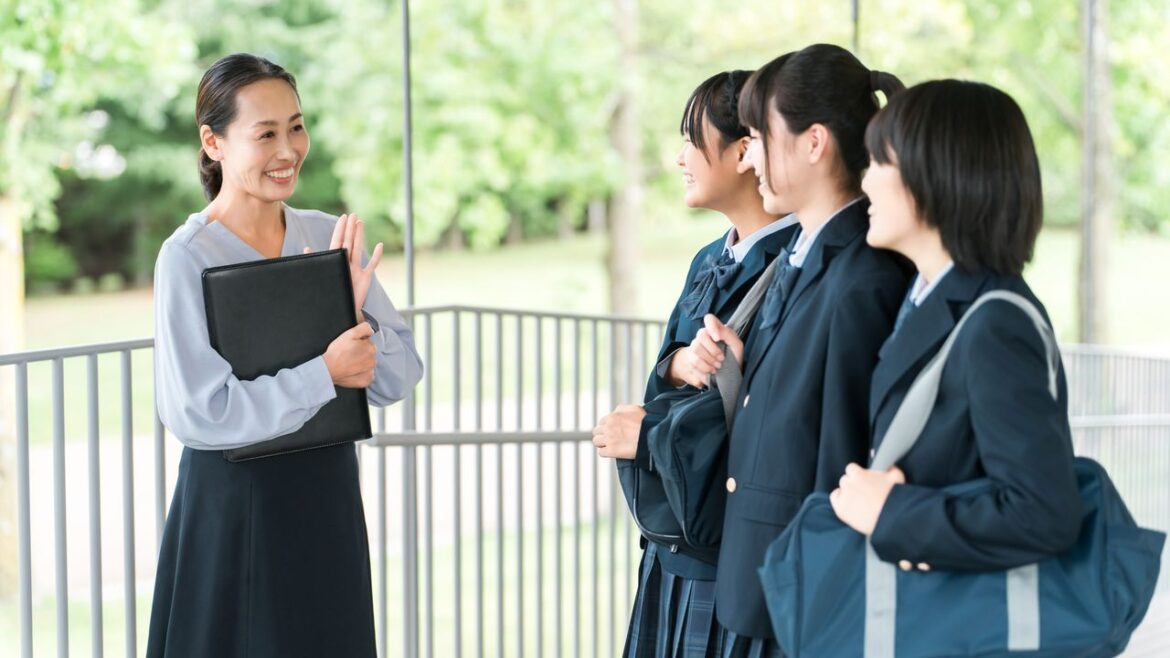 Japan’s Teachers Work Longest Hours in OECD Japan’s Teachers Work Longest Hours in OECD