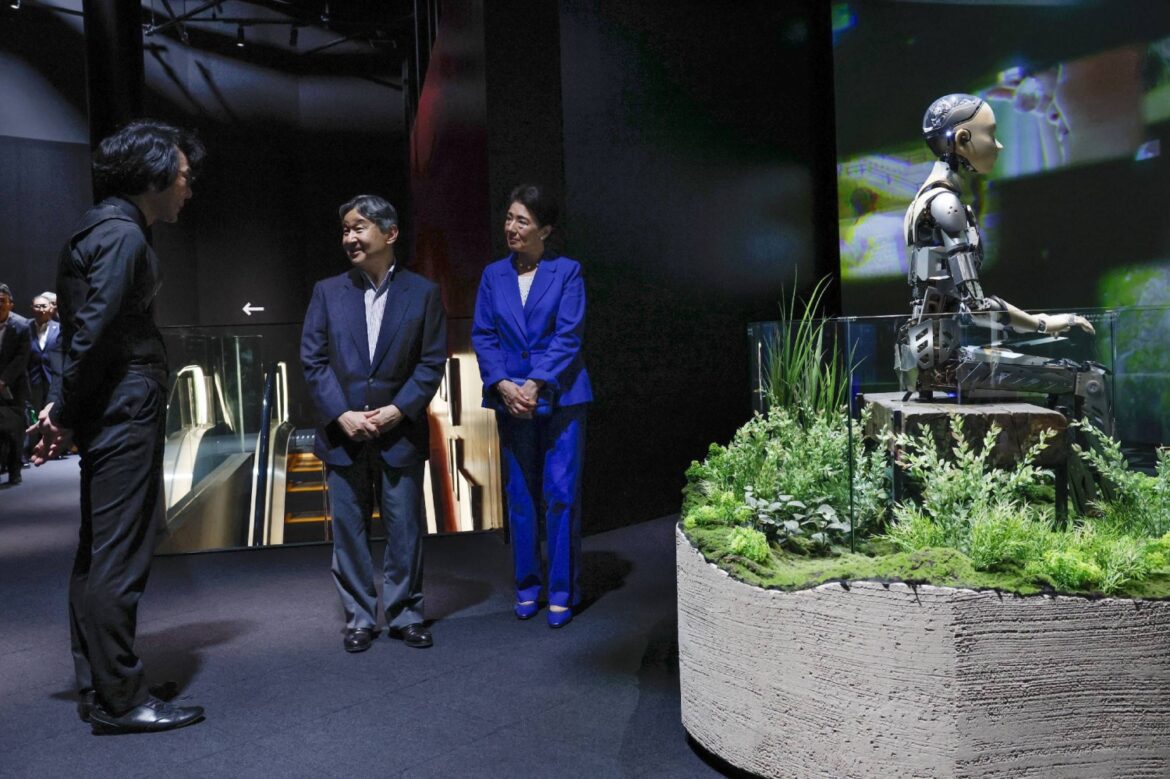 Imperial couple make second visit to Osaka expo