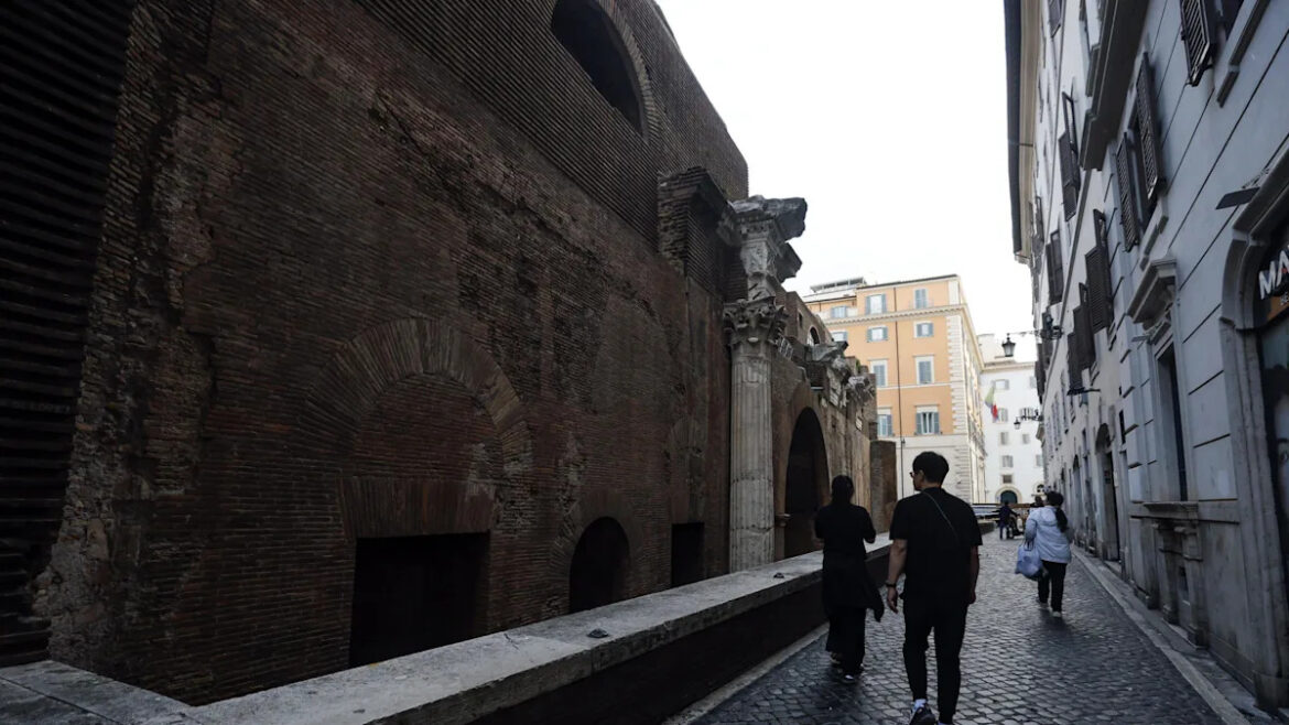 Japanese tourist falls to death at Pantheon in Italy Japanese tourist falls to death at Pantheon in Italy