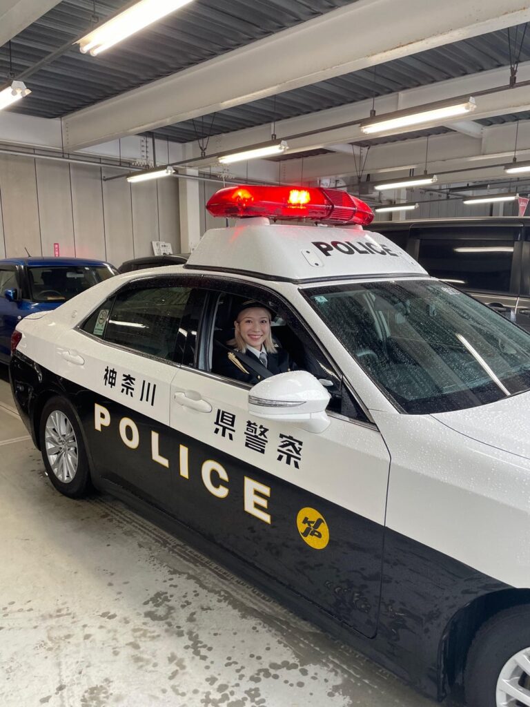 Aoyama Yoshino on cop duty today