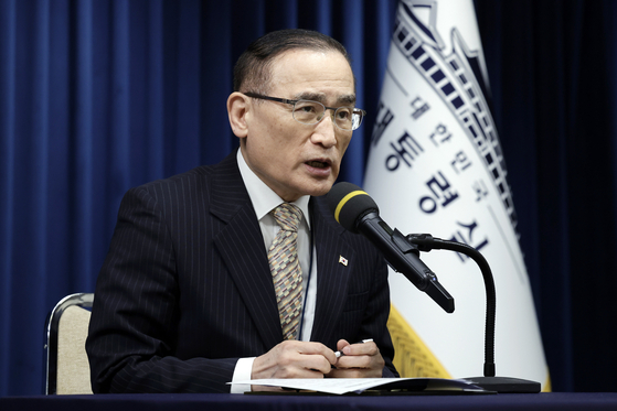 National Security Adviser Wi Sung-lac speaks during a press briefing at the presidential office in Seoul on Oct. 17. [JOINT PRESS CORPS]