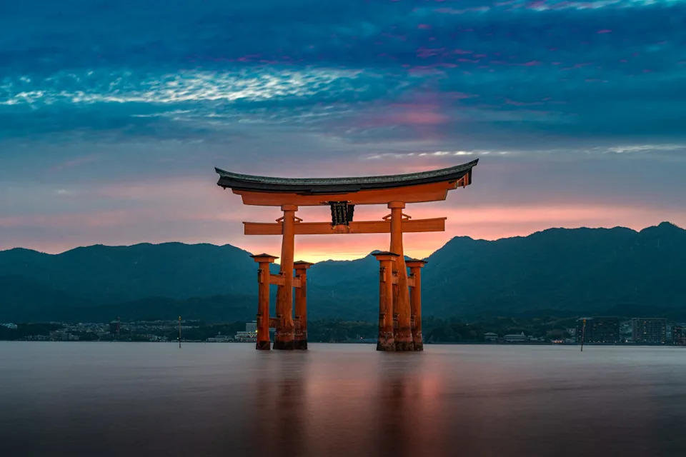 itsukushima shrine torii at dusk