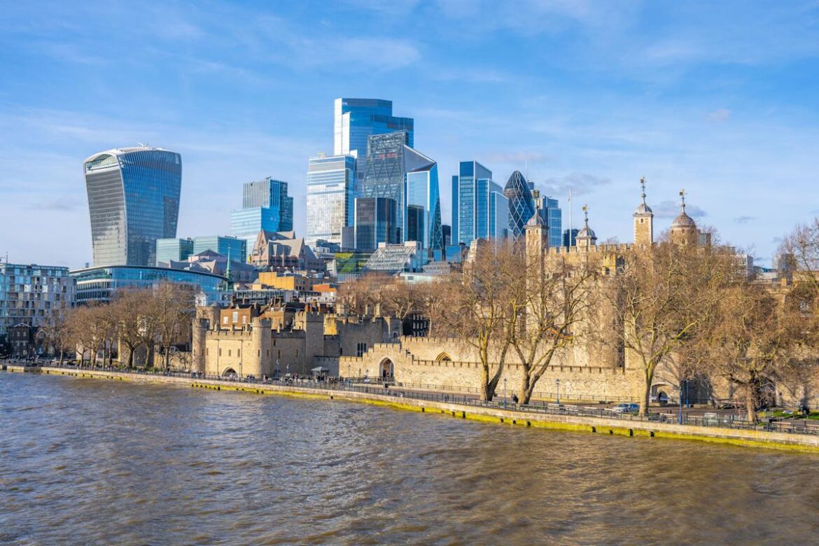 Stocks rise as gold climbs above $4,000 amid political crises in France, Japan and US