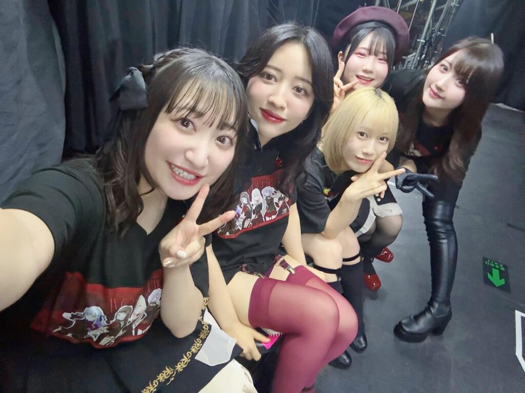 Takao Kanon: 🌙Ave Mujica🌙 Every time we go to different places together and play live,   I truly feel how miraculous it is that we're a band of five, and I want to cherish this forever.⚙️🩵🕊️