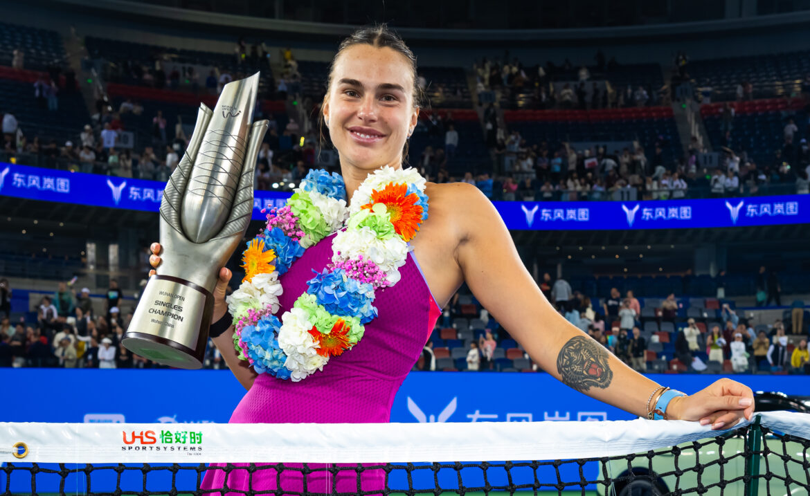 Sabalenka returns, Osaka dealt Fernandez test