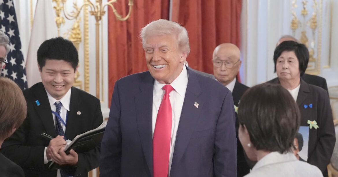 Vain Donald Trump Wins Totally Worthless Promise During Japan Visit Vain Donald Trump Wins Totally Worthless Promise During Japan Visit