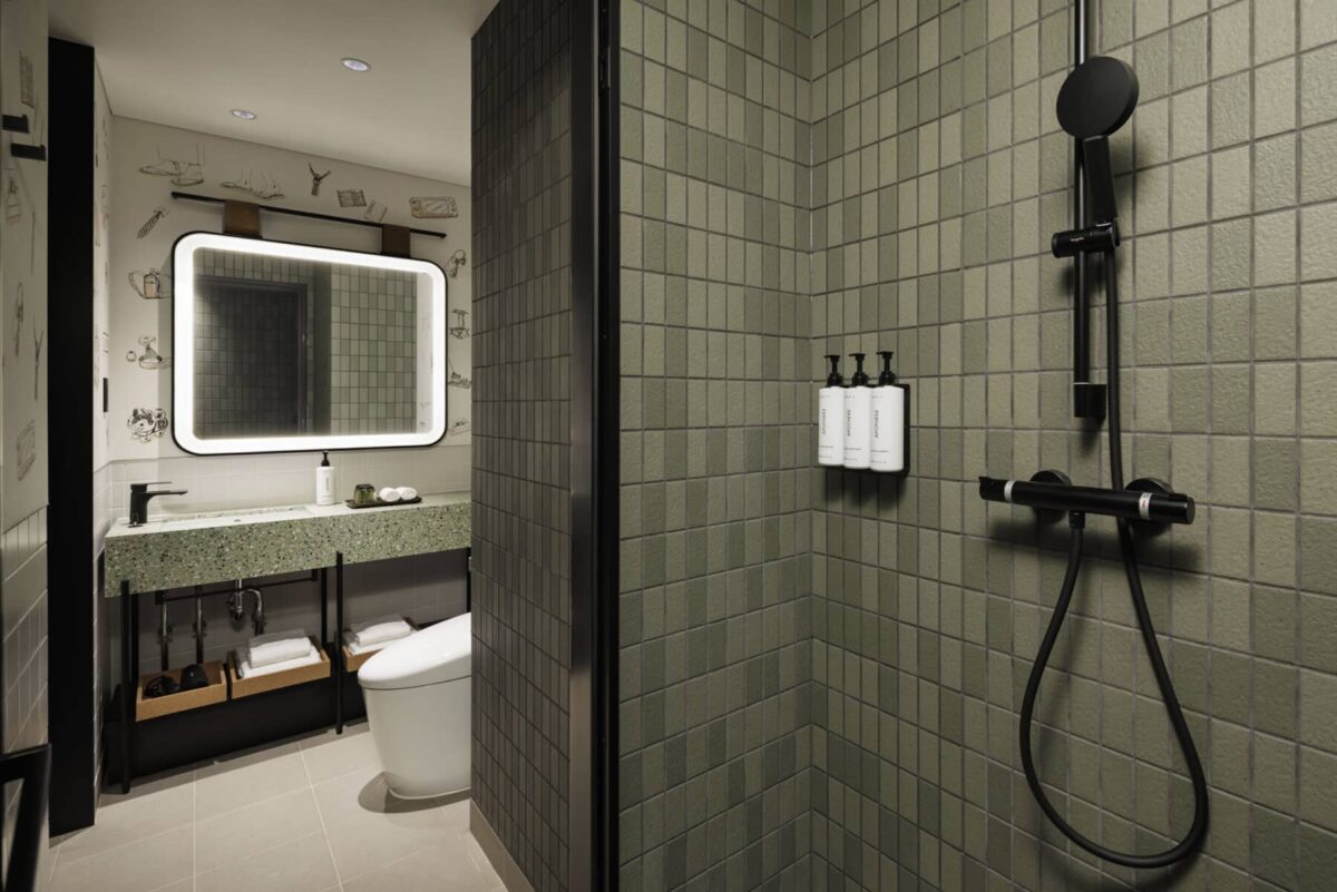 Caption by Hyatt Kabutocho Tokyo bathroom.